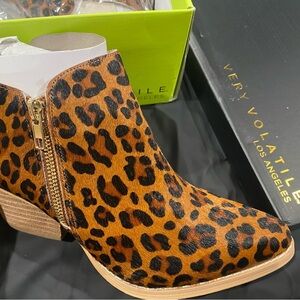 NWT|| NORDSTROM VERY VOLATILE Cheetah Leopard Boots Size 7 GENUINE LEATHER